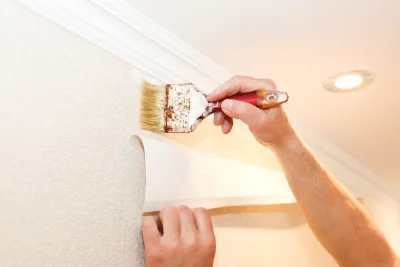 Pose de papier peint à Châtelblanc — revêtements muraux et toiles de verre